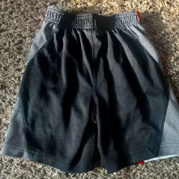 Boys XS 4/5 And1 Basketball Shorts Black and Red - Picture 2 of 4